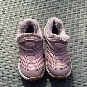 Nike kid’s dynamo winter purple Fuzzy Slip-On Sneakers size 13
